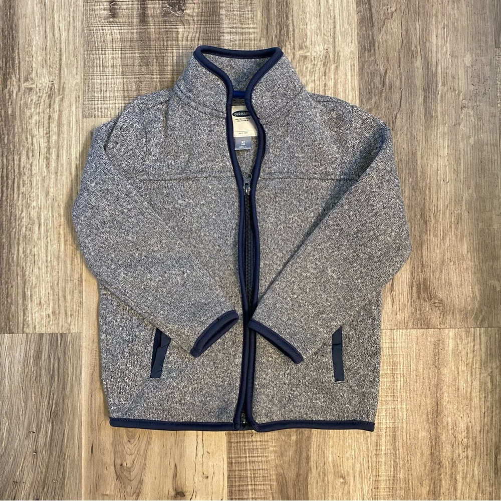 Toddler boys old navy 5t zip up sweater.